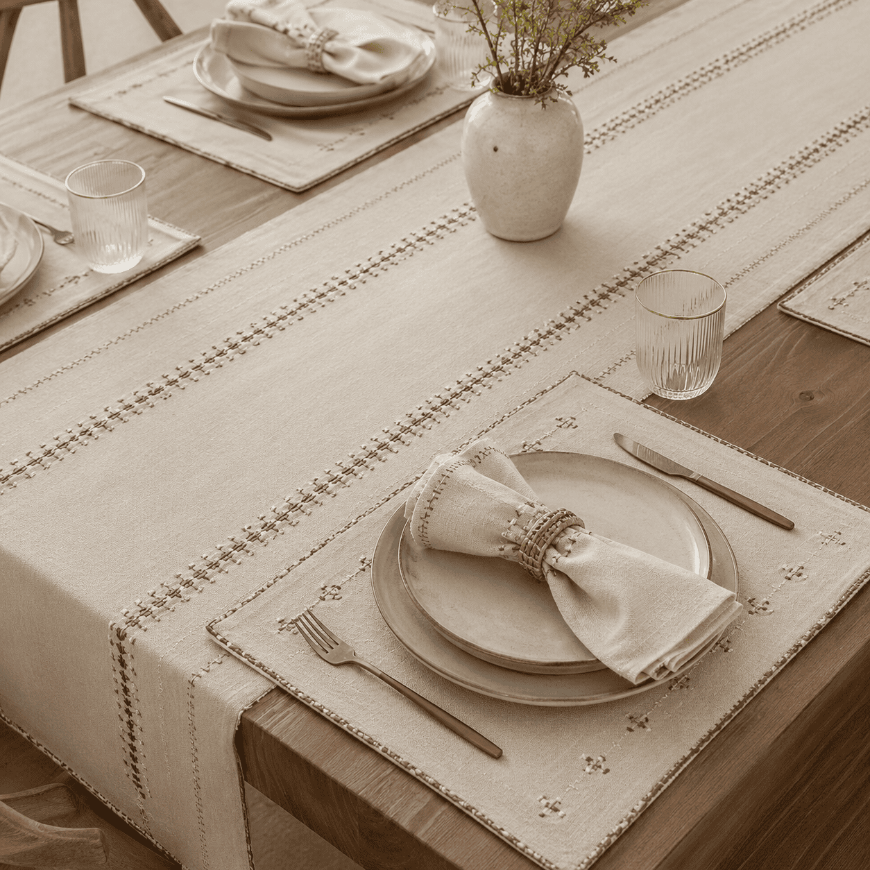 Table linen, placemat and napkin set presentation